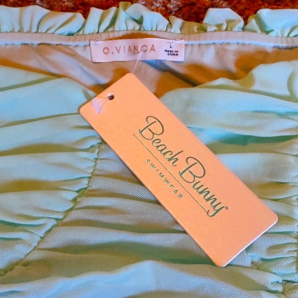 Beach Bunny Crop Top - Picture 3 of 4